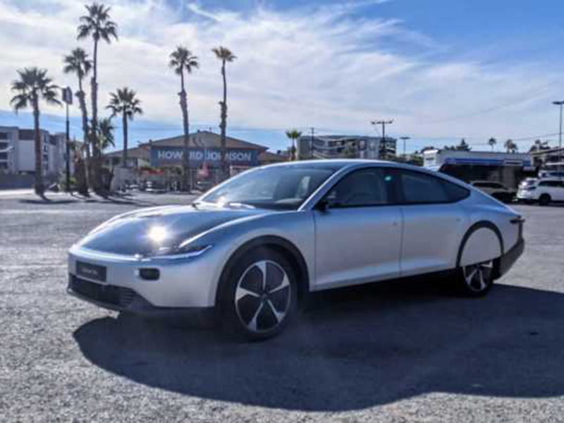 تصنييع أول سيارة تعمل بالطاقة الشمسية